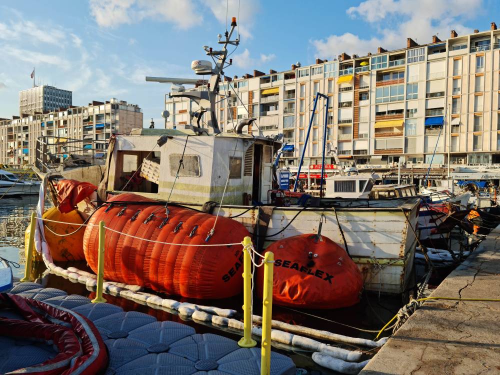 renflouement-renflouage-applisub-depollution maritime-pollution-scaphandrier-épave